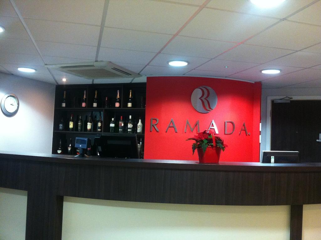 Ramada London Stansted Airport Hotel Bishop's Stortford Exterior foto